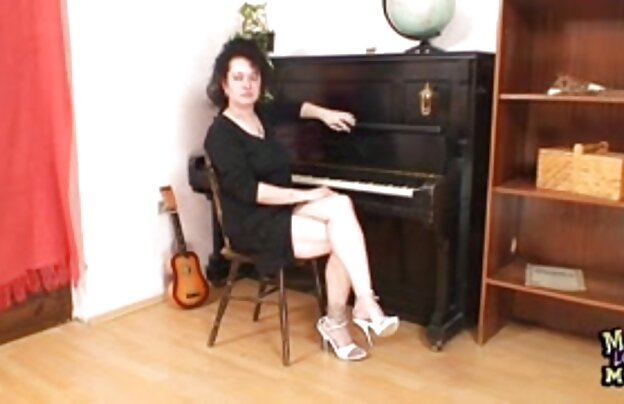 XXX زیبا, سبزه, نوازش نوزاد. دانلود جدید فیلم سکسی