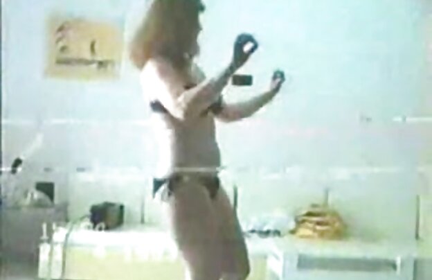 XXX قدیمی استخدام یک خدمتکار جوان در او دانلود فیلم سگسی جدید