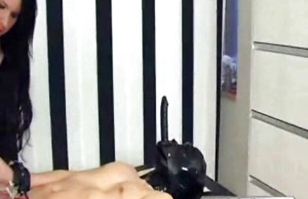 XXX مردی که صرف یک زن خانه دار در آشپزخانه دانلود فیلمسکسی جدید