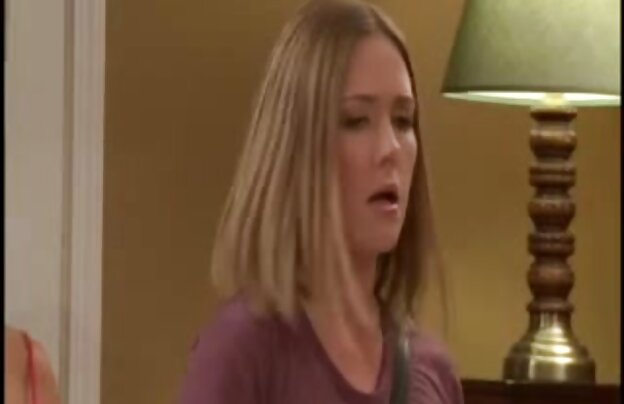 XXX دارای موی سرخ فیلم سینمای سکسی جدید فاحشه بمکد دیک و طول می کشد دست خود را در مهبل (واژن)