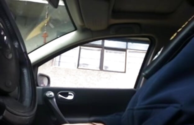 XXX پدربزرگ جوان در سبزه داغ پس از یک پیک سینمایی سکسی جدید نیک