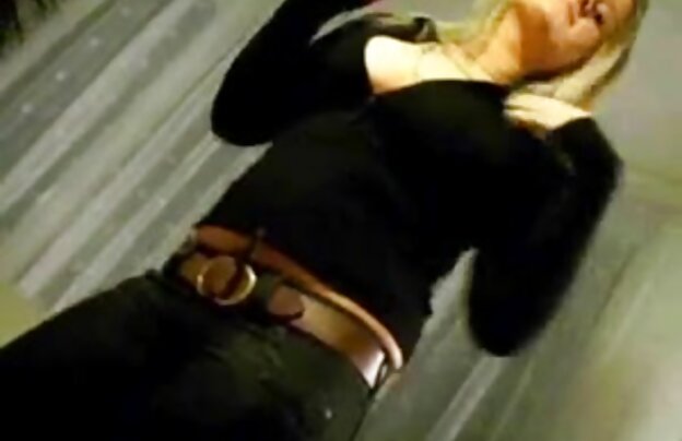 XXX هنتای, دختر با پستان های بزرگ خود را کاهش داده و نشسته دانلود فیلم سوپر جدید خارجی در دیک