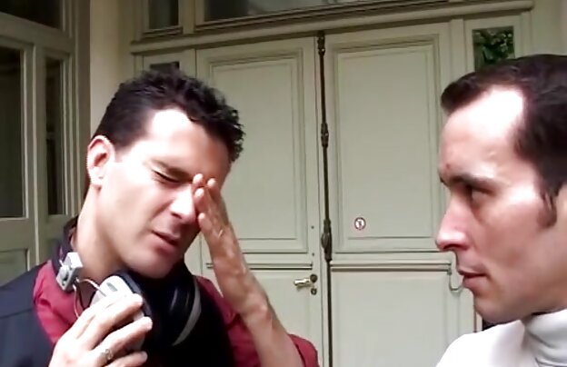 XXX دو دختر جوان با جوانان بزرگ رفتن به جنگل برای یک پیک نیک که در وسط یک ترک علفزار سبز قرار داده گسترده ای در مهبل در ضخامت تسمه سخت یکدیگر دانلود فیلم سکسی جدید شهوانی