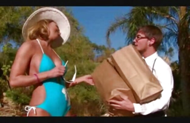 XXX مردی که با اجاره دانلود فیلم جدید 2018 سکسی یک اتاق در یک هتل برای یک مصاحبه در آن است.