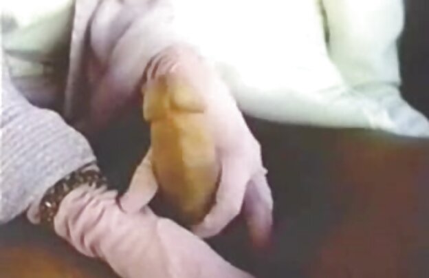 XXX و تصمیم گرفت برای فيلم سينمايي سكسي جديد تنوع بخشیدن به رابطه جنسی با دعوت از یک فاحشه برای این