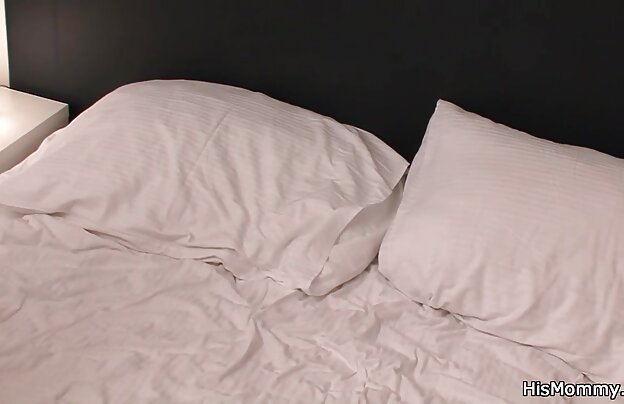 XXX دختران زرق و برق دار نوازشگر پذیری فیلمهای سینمایی سکسی جدید در رختخواب