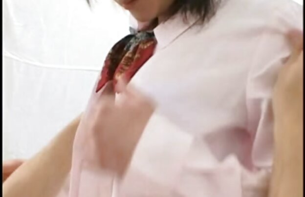 XXX دختر بچه بسیار کوچک. اما فیلمهای سینمایی سکسی جدید او دوست دارد به آنها را در معرض نمایش عمومی و یک آغوش به احساس موجی از شور و هیجان