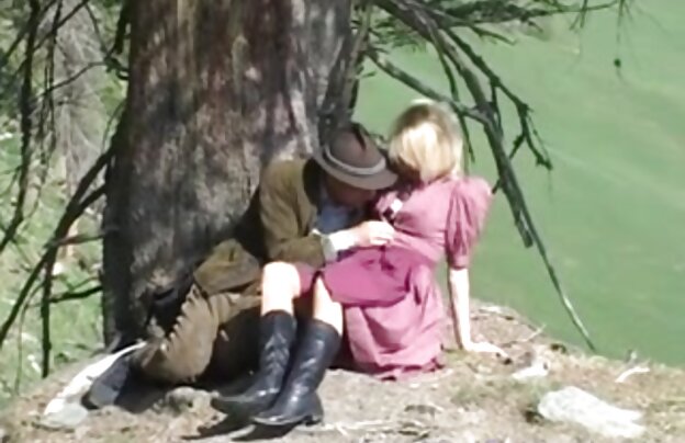 XXX را در دانلود رایگان فیلم های سکسی جدید حال ورزش ها در جوراب ساق بلند سیاه و سفید خود را در کس