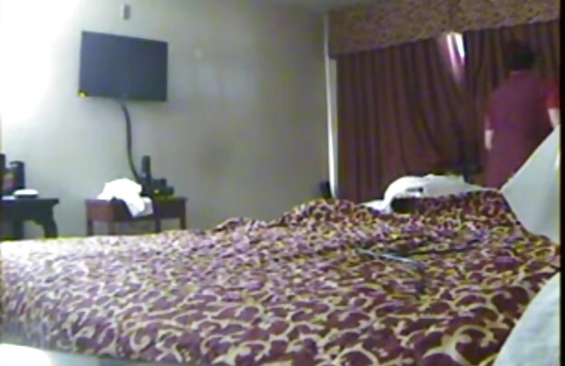 XXX جوان, سبزه, صحبت کردن در تلفن و دانلود فیلم های جدید سکسی خورد دیک