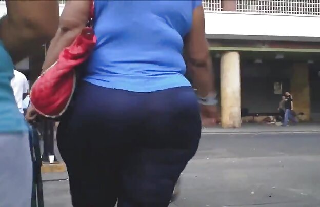 XXX عضلانی مرد سخت در ورزش ها را با فیلمهای سینمایی سکسی جدید ضخامت و داشتن تعداد زیادی از جنس او را بر روی زانو خود را و تغذیه اسپرم