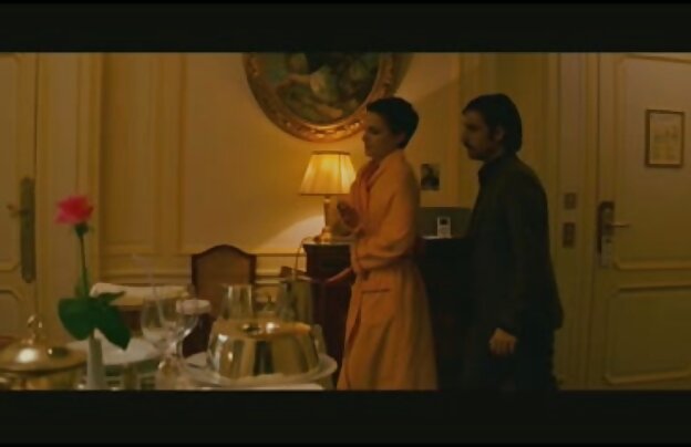 XXX همسر داغ در جوراب ساق بلند سیاه و کاری ادامه داده اند لب های او در اطراف او تنگ عضو سینمایی سکسی جدید