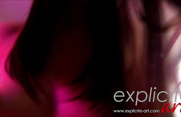 XXX راضی ورزش نوشیدنی دانلود فیلمسکسی جدید و از لب های او.