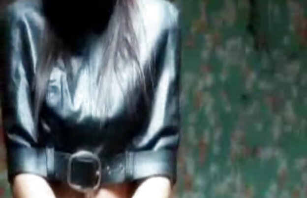 XXX یک دانشجوی جوان پاک در کلاس سکس با معلم در دانلود فیلم سکسی جدید 2018