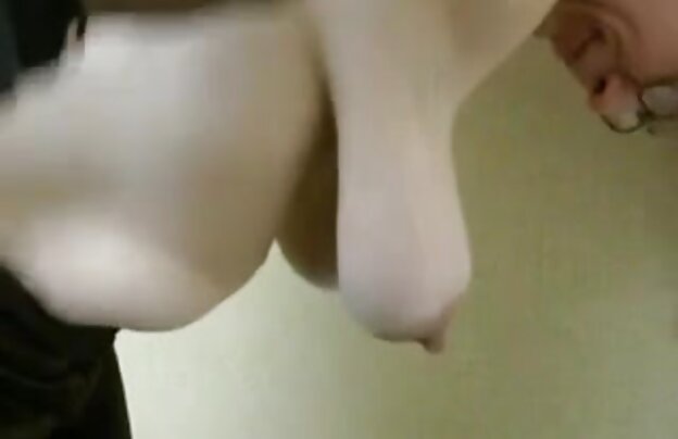 XXX اصلی در دوربین آسیایی دختر او به عنوان بمکد دیک و فیلم سینمایی سکسی با لینک مستقیم در او