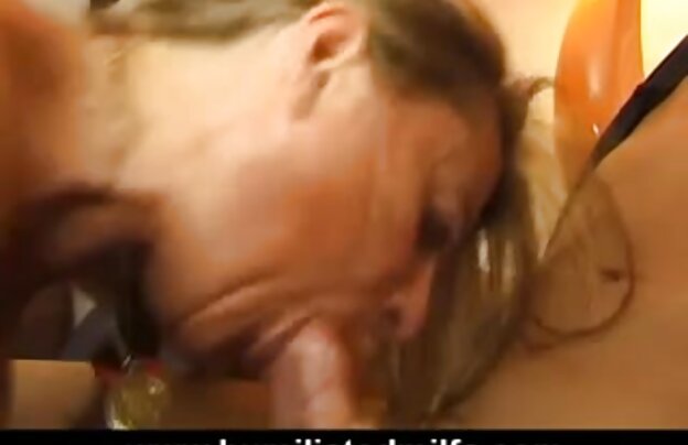 XXX زیبا سایت سکسی sex021 زن سیاه کون گنده در مقابل دوربین