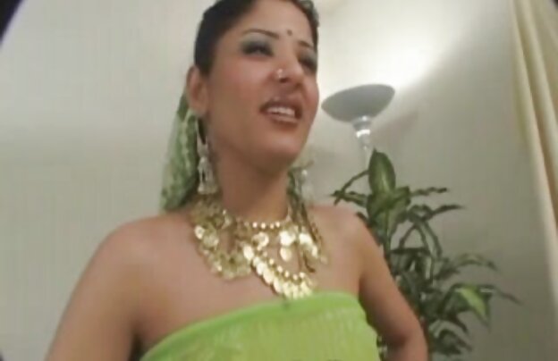 XXX کیک گوشت گاو از پشت آمد و با فشار دادن عضو به الاستیک باسن زیبایی و دانلود فیلم های سینمایی سکسی جدید شروع به له قفسه سینه خود را.