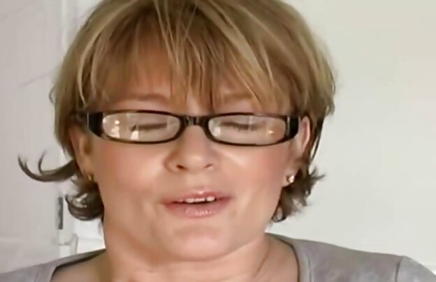 XXX دارای موی سرخ فاحشه بمکد دیک دانلود فیلم جدید خارجی سکسی خوش تیپ