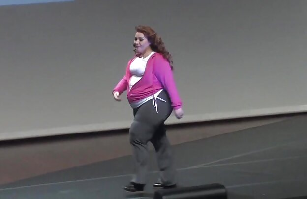 XXX سگ جنسیت دانلود فیلم سکسی جدید الکسیس در بالکن روی میز در دو بشکه