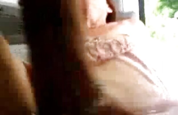 XXX ماکت دانلود فیلم سینمایی سکسی جدید در دختر در باغ بر روی نیمکت