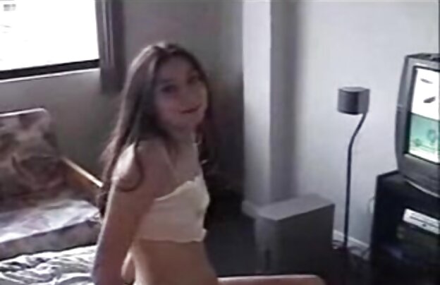 XXX سگ جوان در لباس تنگ می شود سینمایی سکسی جدید تقدیر بر روی صورت