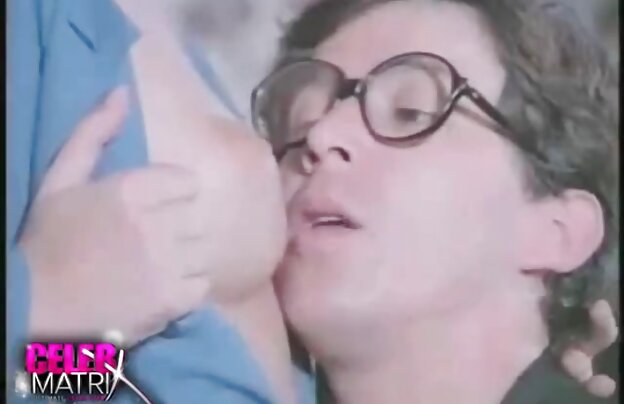 XXX با موهای قرمز, فاحشه, رابطه جنسی در دانلودفيلم سينمايي سكسي دو را