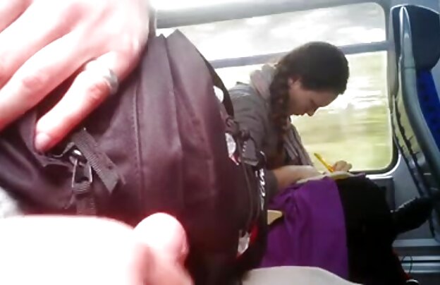 XXX مرد قرار داده و یک دختر نازک در پشت او و او در مهبل (واژن), پاهای او گذاشته و او را بر پشت او و به دانلود سوپر خارجی جدید سرعت سازگار به ریتم خود را و شروع به کمک به