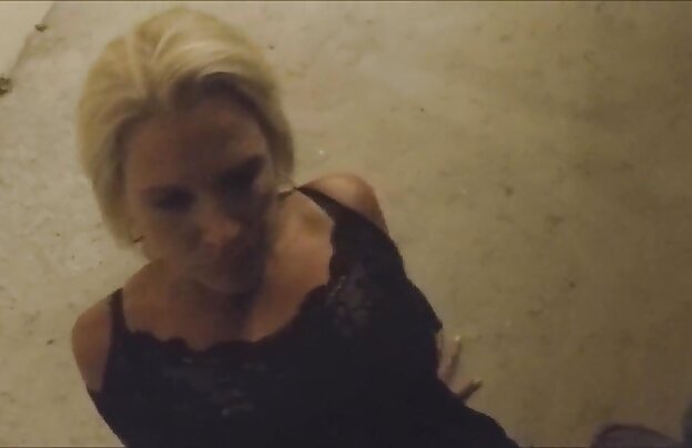 XXX و کودک قرار می دهد که دهان خود را بر روی آلت دانلود فیلم سوپر خارجی جدید تناسلی مرد