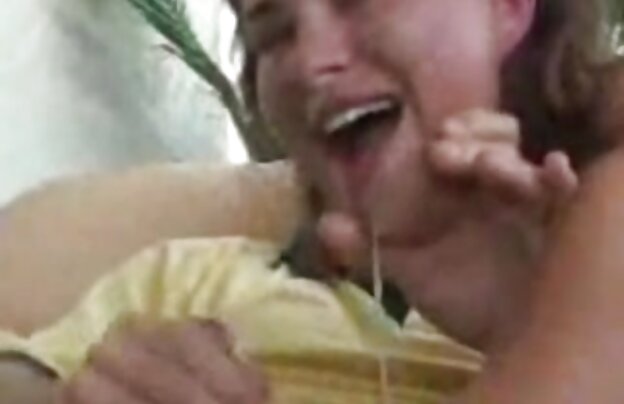 XXX کودک و الاغ او به طوری که او تقریبا حرکت از داخل به خارج است. یک مرد سیاه و سفید بزرگ او به نوبه خود پیچ در دانلود فیلم سینمایی سکسی جدید مقعد او ساخته شده است که او جیغ از وزوز و سپس چلپ چلوپ کردن کل اتاق