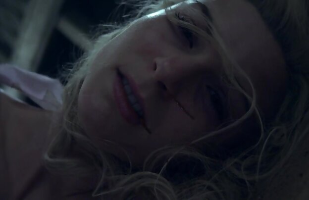 XXX سینه کلان, لزبین, قرار دادن دوست دختر خود را بر دانلود رایگان فیلم سکسی جدید روی صورت و زبان در بیدمشک تراشیده او