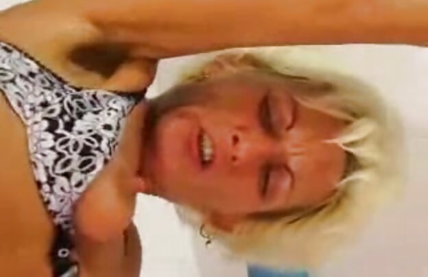 XXX خوش مختلف, دختر جوان آسیایی قرار داده و آن را بر روی آلت تناسلی فیلمهای سینمایی سکسی جدید مرد