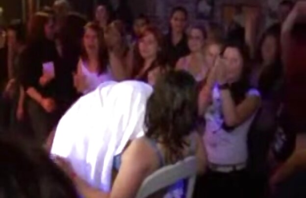 XXX جوان سکسی با جوانان فيلم سينمايي سكسي جديد بزرگ در اغوا کننده و لباس زیر زنانه سکسی طرز ماهرانه ای بمکد دیک یک دهقان و سپس در یک دختر با همه ممکن است